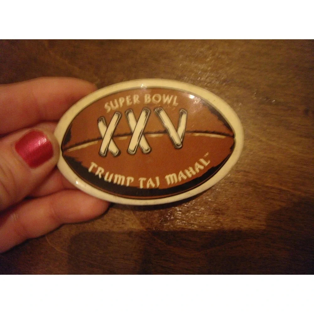 Trump Taj Mahal Super Bowl XXV football collectors souvenir pin‎